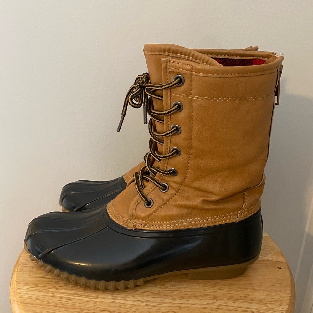 Madden Girl Flurryy Duck Rain Boots - Picture 2 of 10